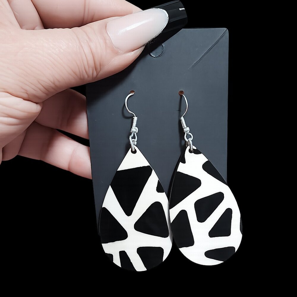 BLACK AND WHITE EARINGS